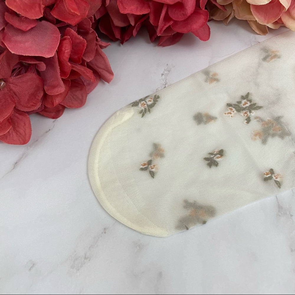 Sheer White Seamless Pantyhose with Delicate White Flowers and Green Leaves - Picture 13 of 16